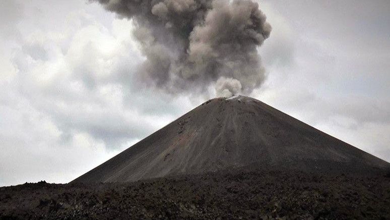 Gunung Anak Krakatau Siaga III, Warga Banten Diimbau Tidak Beraktivitas dalam Radius 5 Kilometer dari Kawah Aktif