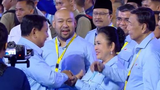 Disambut Tepuk Tangan Meriah Saat Sapa Titiek Soeharto, Prabowo: Maksudnya Apa Ini?