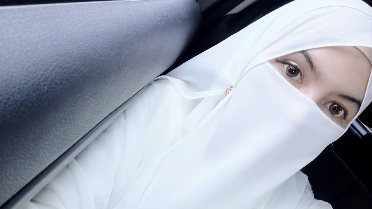 Wardatina Mawa Sentil Insanul Fahmi di Sidang Cerai, Sengaja Pakai Busana Akad Nikah