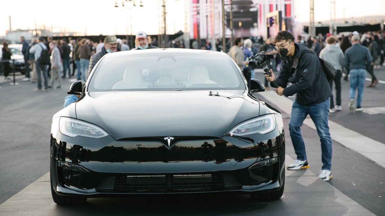 Terus Terang, Elon Musk Akui Sistem Kendali Otomatis Mobil Tesla Masih Jelek