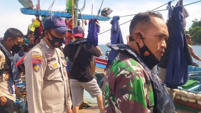 Polisi Geledah Kapal yang Viral Tangkap Lumba-lumba di Pacitan, Langsung Selamatkan yang Masih Hidup