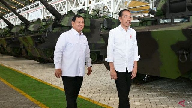 Prabowo Ungkap Obrolan Bersama Jokowi Saat Naik KCJB, Bahas Politik 2024?