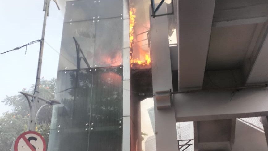 Lift JPO di Surabaya Dibakar Anak Remaja, Pas Ditangkap Ngaku Disuruh Orang Dewasa