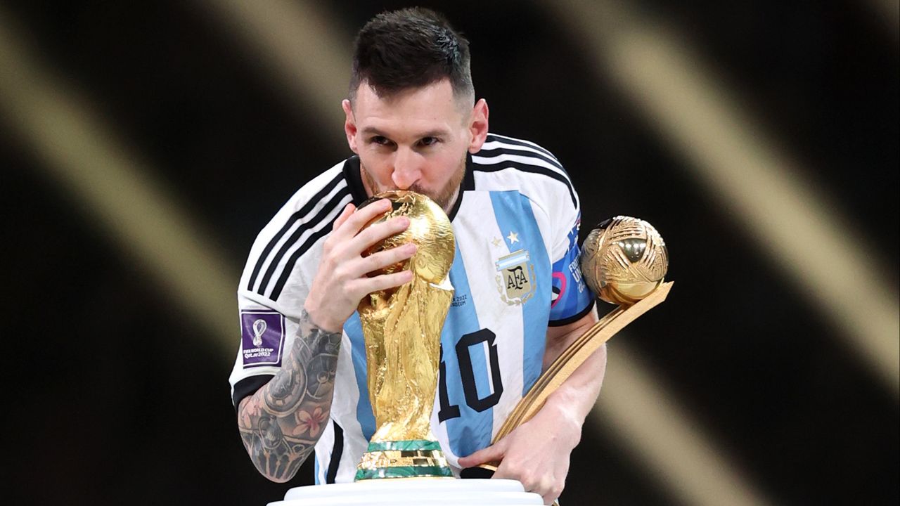Enam Jersey Argentina yang Dipakai Messi Dilelang, Laku Rp121 Miliar Lebih