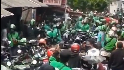 Viral Video Bentrokan Pengemudi Ojol dan Debt Collector di Mangga Besar, Polisi Turun Tangan