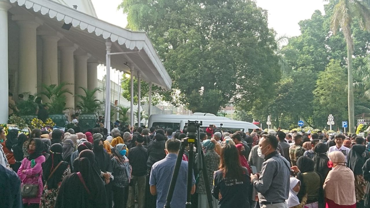 Suasana Pakuan Jelang Diberangkatkannya Jenazah Eril ke Pemakaman Cimaung Bandung