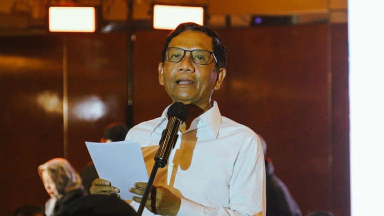 Datang ke Padang, Mahfud Jelaskan Maksud Politik Identitas ke Mahasiswa