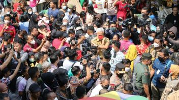 Momen Ganjar Diteriaki Warga Saat Dampingi Jokowi Blusukan ke Pasar di Semarang: Ganteng Tenan Koyo Arjuna
