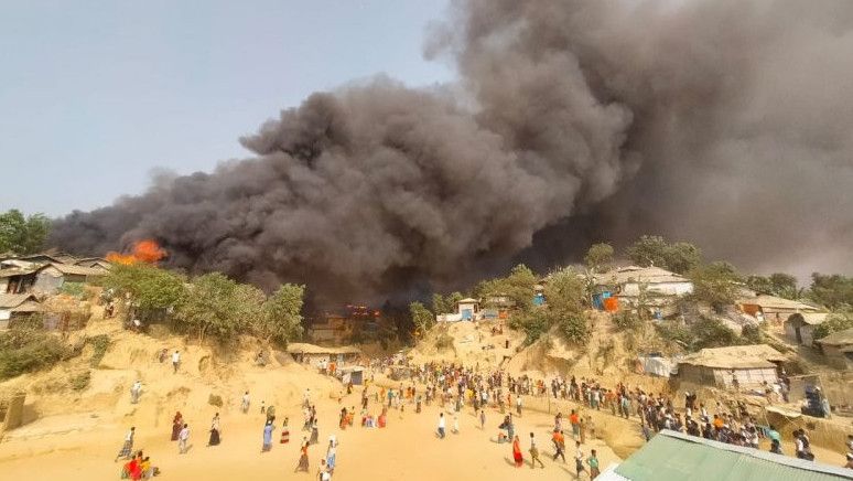 Terperangkap Kawat Berduri, Pengungsi Rohingya Tak Bisa Selamat dari Kebakaran di Cox's Bazar