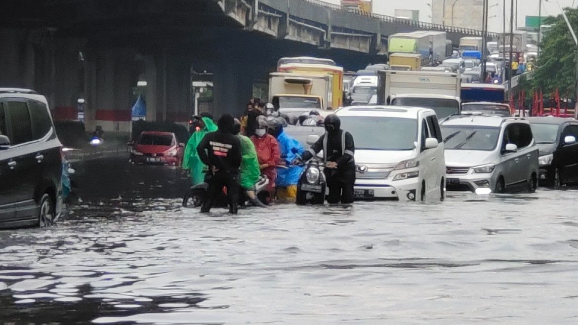 Penampakan Banjir di Jakarta Hari Ini, Wagub DKI: Ada 19 Titik Genangan Akibat Hujan Deras