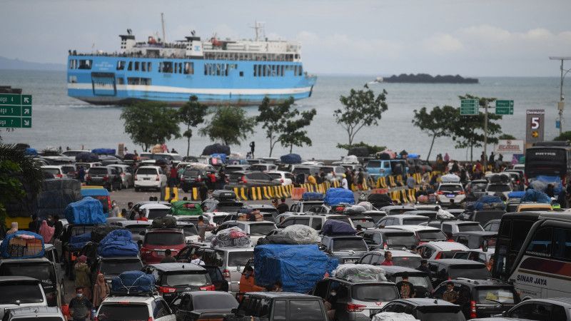 Jadwal Penyeberangan dari Pelabuhan Merak-Bakauheni Ditunda karena Cuaca Buruk