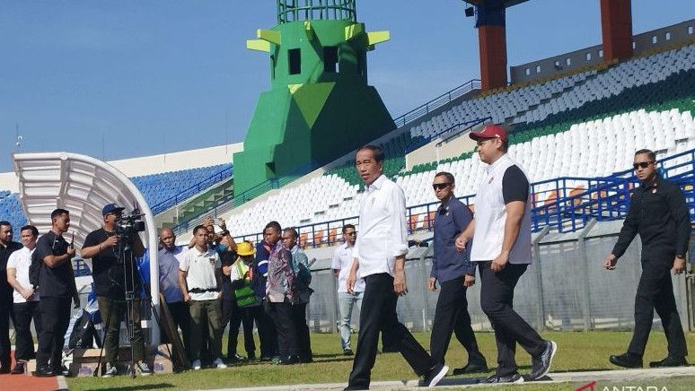 Jokowi Cek Stadion Si Jalak Harupat untuk Persiapan Piala Dunia U-17: Masih Ada Proses Perbaikan Lagi