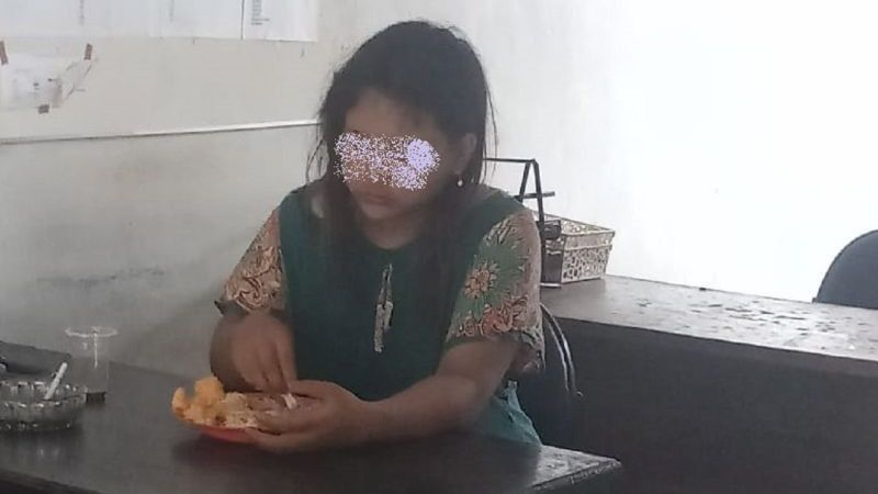 Momen Perempuan ODGJ yang Resahkan Warga Sukabumi Dihentikan Aksinya oleh Satpol PP