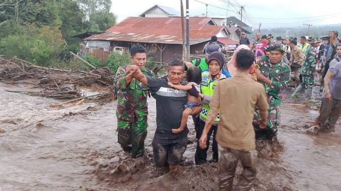 Ratusan Keluarga Terdampak Bencana Gunung Semeru, Suami Istri Tewas Terseret Banjir Lahar Dingin
