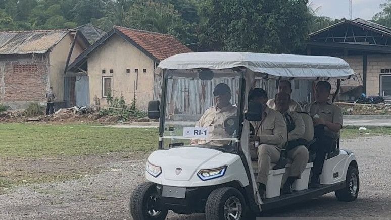 Penampakan Presiden Prabowo Tinjau Langsung Pelayanan Makanan Bergizi Bagi Para Kabinet Merah Putih di Magelang