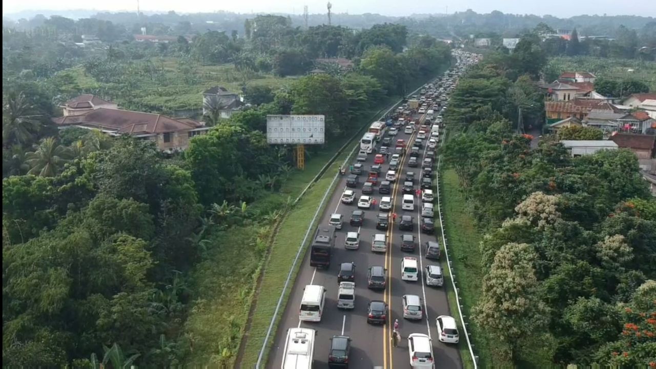 Kondisi Terkini Jalur Arah Puncak Bogor, Tol Jagorawi Dipadati Kendaraan dari Jakarta