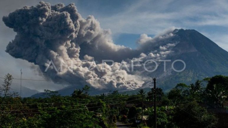 Gunung Merapi Kembali Luncurkan Awan Panas Pada Minggu Pagi