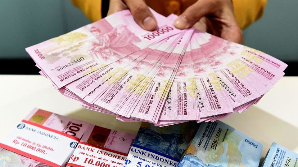 Nilai Rupiah Melemah Lagi, Imbas Kebijakan Prabowo yang Menekan Pasar Modal?