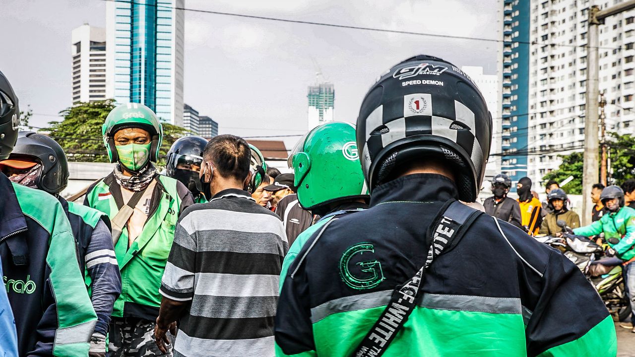Ojol Peremas Dada Pedagang Kue di Makassar Diburu Polisi