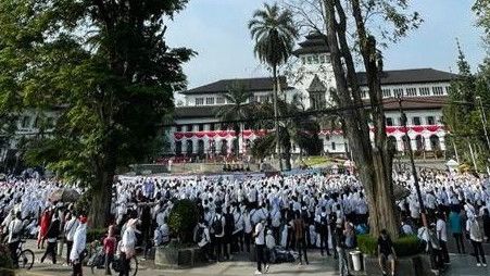 Ribuan Nakes Honorer di Bandung Berunjuk Rasa, Minta Hapus PP dengan Sistem Perjanjian Kerja Honorer