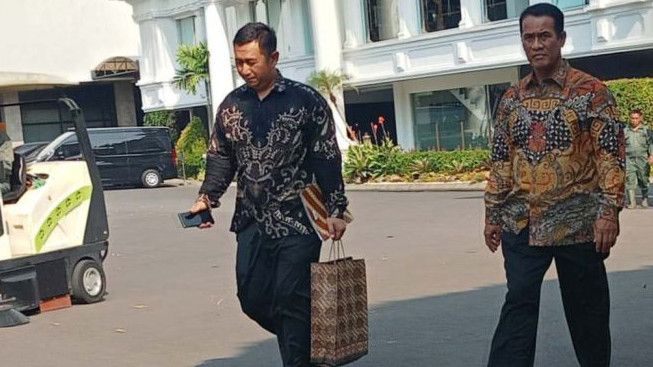 Eks Mentan Amran Ketemu Jokowi Bahas Nikel, Alihkan Pembicaraan Saat Ditanya soal Pilpres