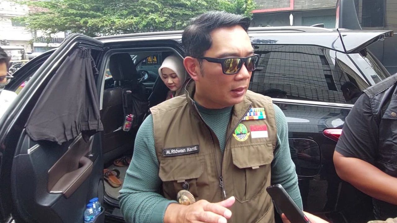 Guru di Cirebon Dipecat Usai Bertanya Pakai Kata 'Maneh' ke Ridwan Kamil