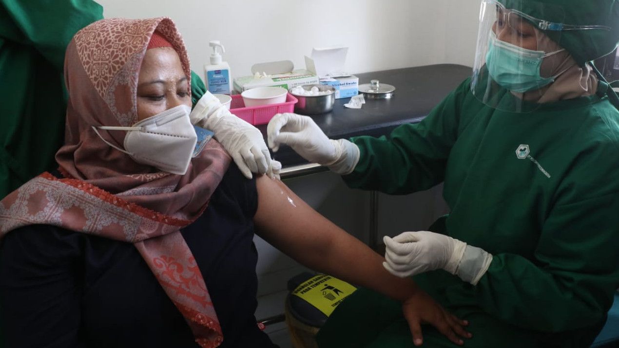 Terungkap Vaksin COVID-19 Dosis Lengkap Sukses Tekan Angka Kematian di Jakarta