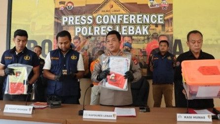 Polisi Bekuk Kabid Dinsos Di Lebak Yang 'Sunat' Dana Bansos, Pelaku ...