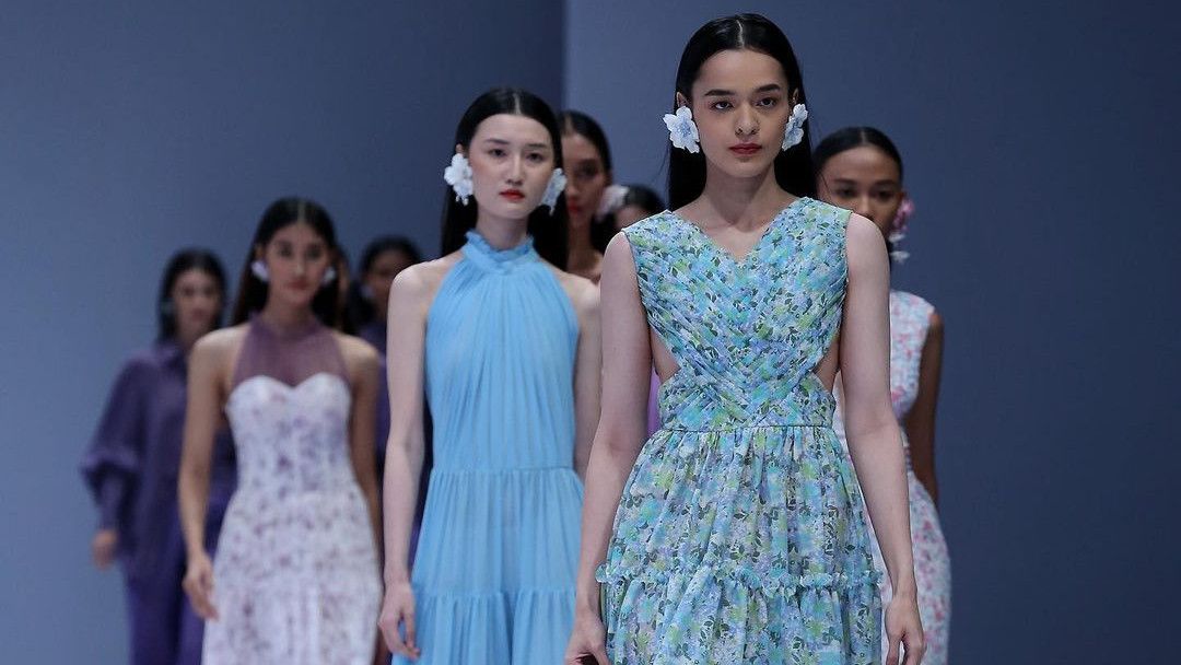 Tribute to Barli Asmara di Jakarta Fashion Week 2021 Bikin Rindu Sang Desainer