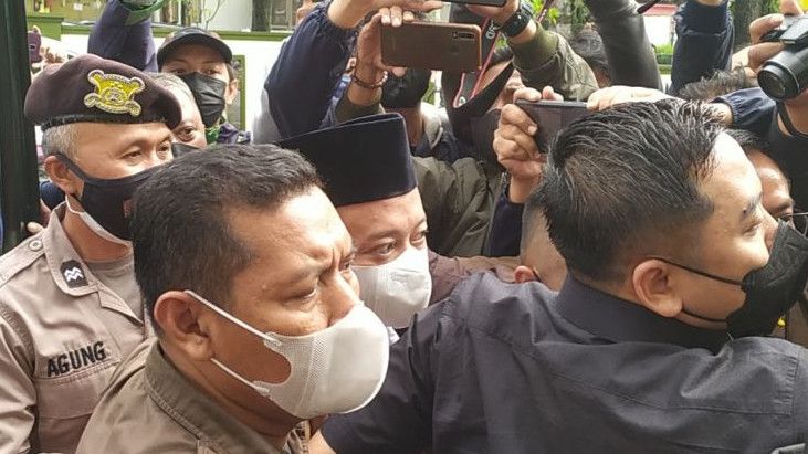 Herry Wirawan Jalani Sidang Vonis, Keluarga Korban Berharap Hukuman Mati: Sakit Hati Kamu Tidak Terobati