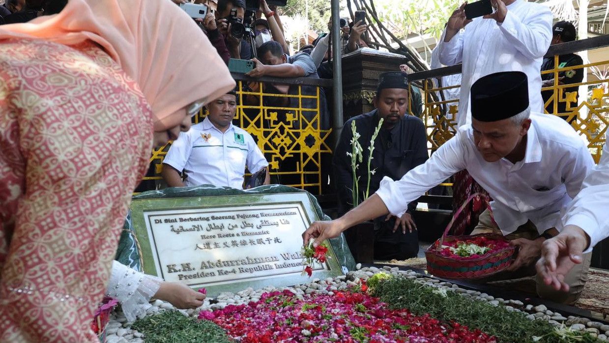 Ziarah ke Makam Gus Dur, Ganjar Terkenang Semangat Jaga Plurarisme Meski Belum Bertemu Langsung