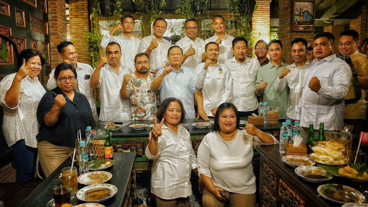 Prabowo Kaget Didukung Relawan Jokowi-Gibran Saat Wedangan di Solo: Semua yang Dirintis Pak Jokowi Kita Teruskan