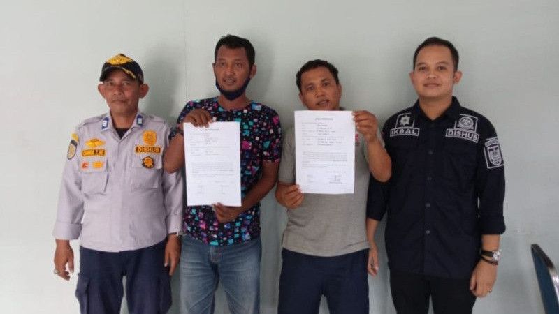 Viral Dua Tukang Parkir Baku Hantam di Pekanbaru karena Salah Paham
