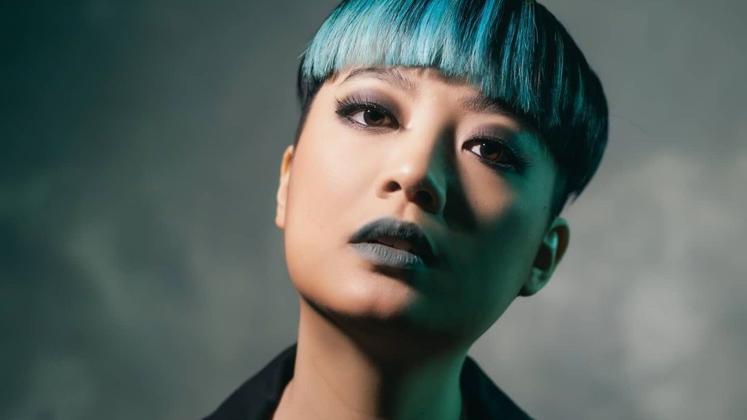 5 Penampilan Nyentrik Leony Trio Kwek Kwek dengan Rambut Biru