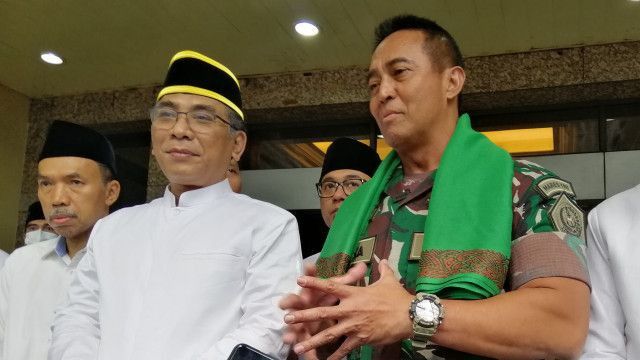 Momen Panglima TNI Berkunjung ke Kantor PBNU, Gus Yahya: Jangan-Jangan Pak Andika Orang NU