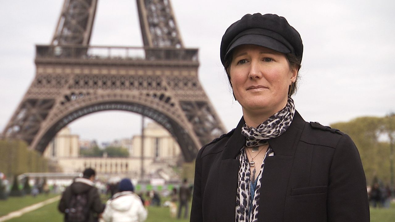 Kisah Asmara Erika Eiffel dengan Menara Besi Ikonik di Kota Paris