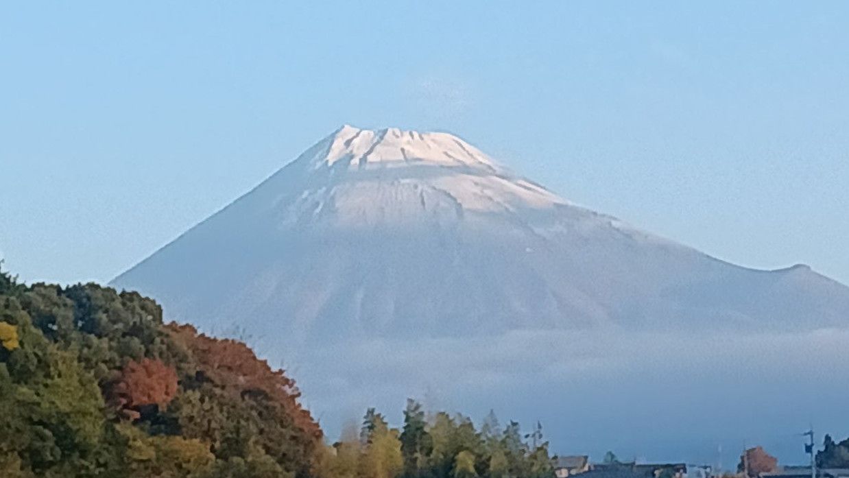 Pecah Rekor 130 Tahun, Gunung Fuji Akhirnya Mulai Diselimuti Salju, Begini Penampakannya