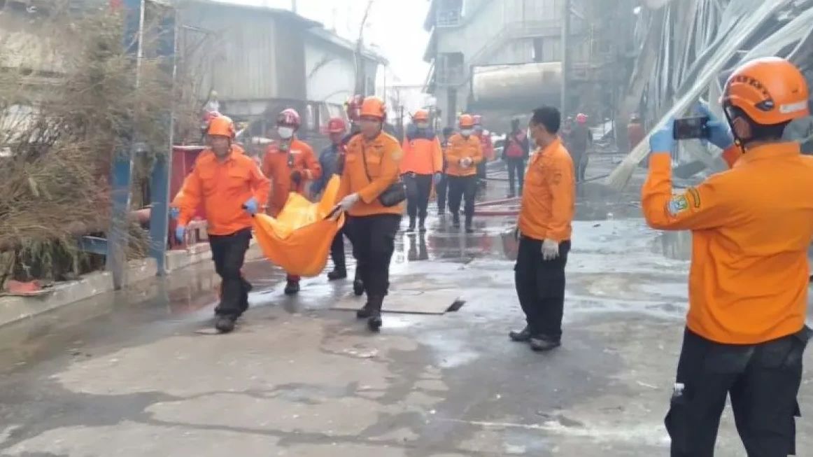 11 Orang Tewas Akibat Kebakaran Pabrik Pakan Ternak PT Jati Perkasa Nusantara di Kota Bekasi, Puslabfor Polri Olah TKP