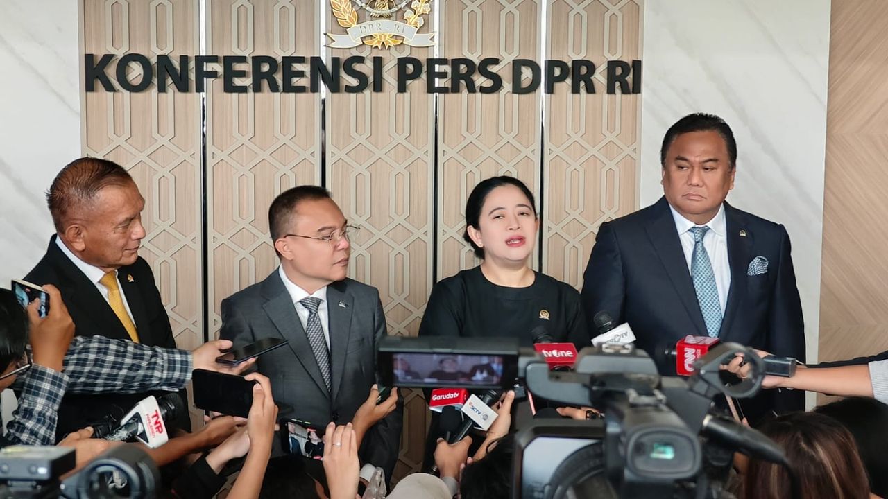 Senyum Malu-malu Puan soal Rekonsiliasi PDIP-Prabowo: Iya Enggak ya