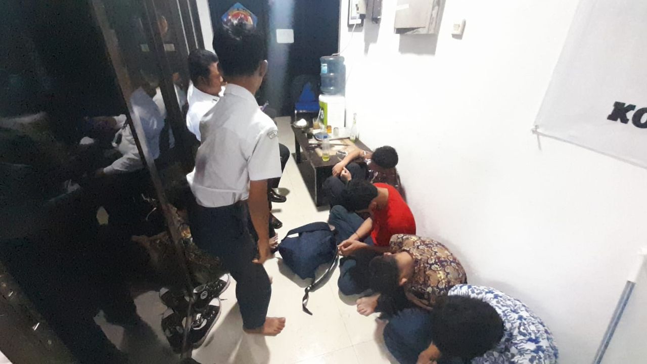 Bawa Sajam dan Miras Jenis Ciu, Enam Pelajar di Bogor Diamankan