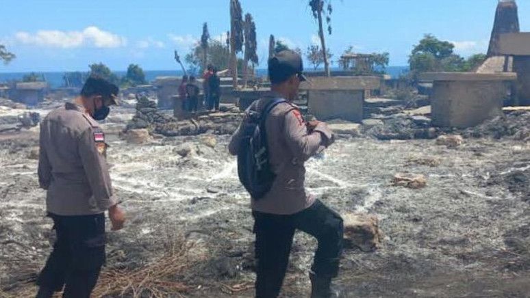 Polisi Selidiki Penyebab Terbakarnya Rumah di Kampung Adat Wainyapu Sumba Barat Daya NTT