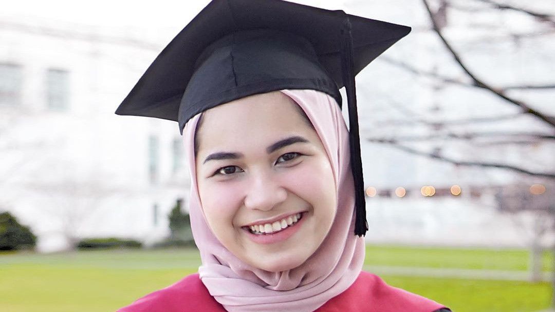 Berpidato di Wisuda Universitas Harvard, Ini Dia Nadhira Nuraini Wanita Inspiratif Indonesia