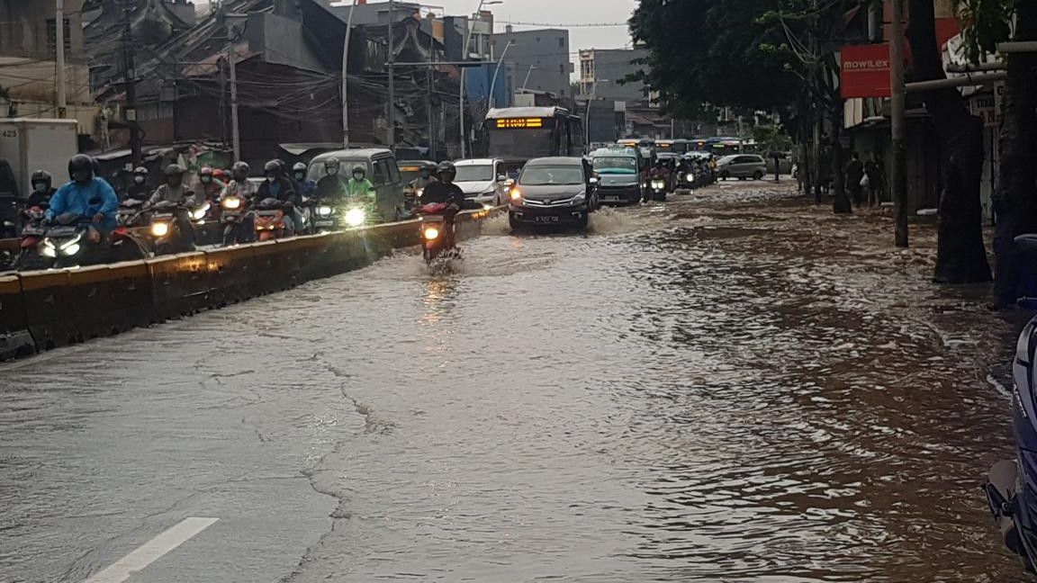 Banjir Jakarta Terbaru Hari Ini: Siaga 1, BPBD Imbau Warga Bantaran Sungai Waspada