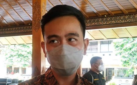 [Berita] Jokowi Bolehkan Lepas Masker di Ruang Terbuka, Gibran Imbau Warga Tetap Pakai Masker: Menambah Kegantengan 20 Persen