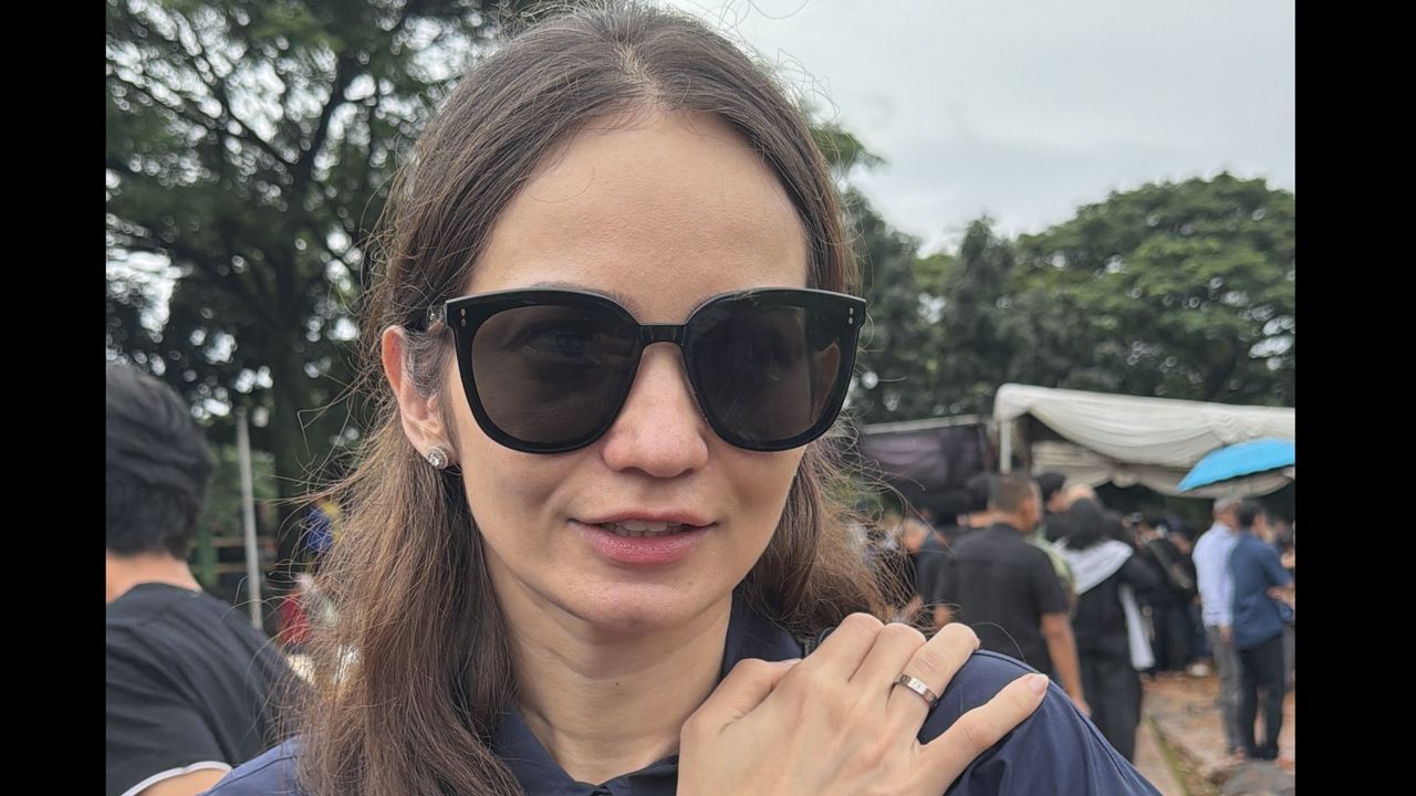 Enzy Storia Kenang Momen Terakhir Bersama Vidi Aldiano: Diajak Bercanda Dia Enggak Respons