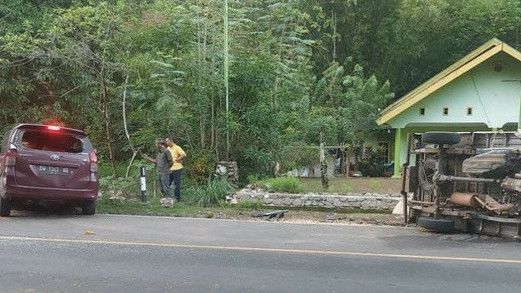 Minibus Lawan Arah dan Tabrak Pikap di Sulsel, Sopir Pikap Tewas di Tempat