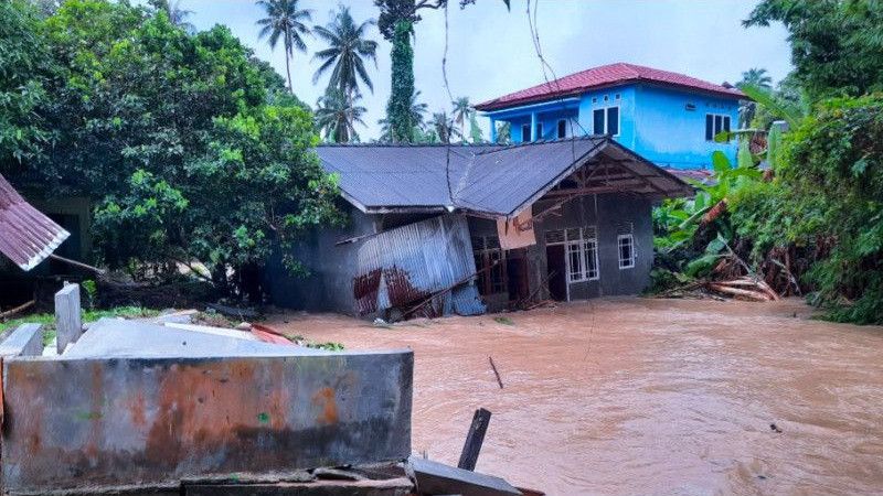 Tragis, Satu Rumah Hilang Usai Hanyut Diterjang Banjir di Natuna Kepri