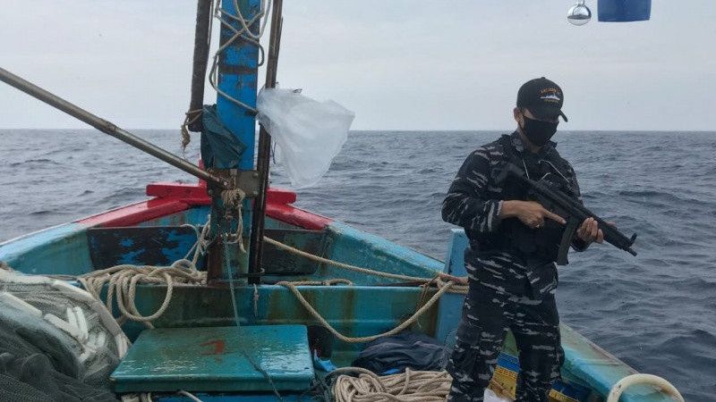 Aksi TNI AL Tangkap Kapal Maling Ikan dari Vietnam