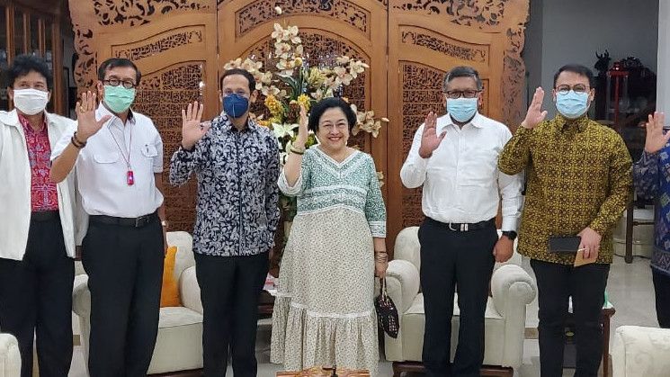 Nadiem Makarim Bertemu Megawati di Tengah Isu Reshuffle, Apa yang Dibahas?