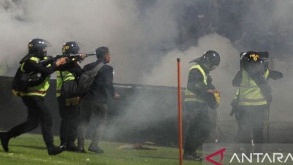 KontraS Sebut Tembakan Gas Air Mata juga Ditembakkan Polisi di Luar Stadion Kanjuruhan